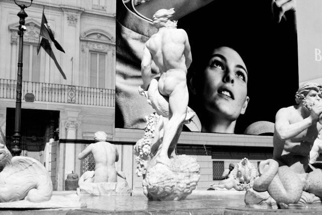A Roman fountain in black and white