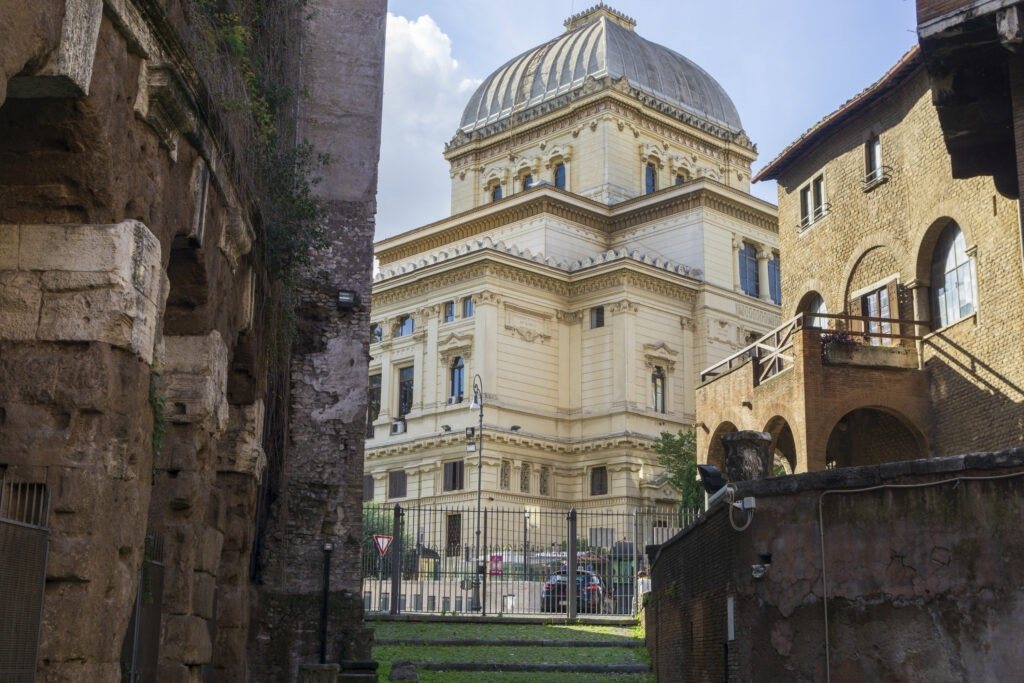 The Great Synagogue of Rome by day, between an ancient Roman wall and Ghetto houses
